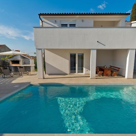 Villa Luka With Private Pool Near Pula Exteriör bild